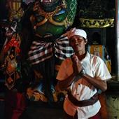 Thầ